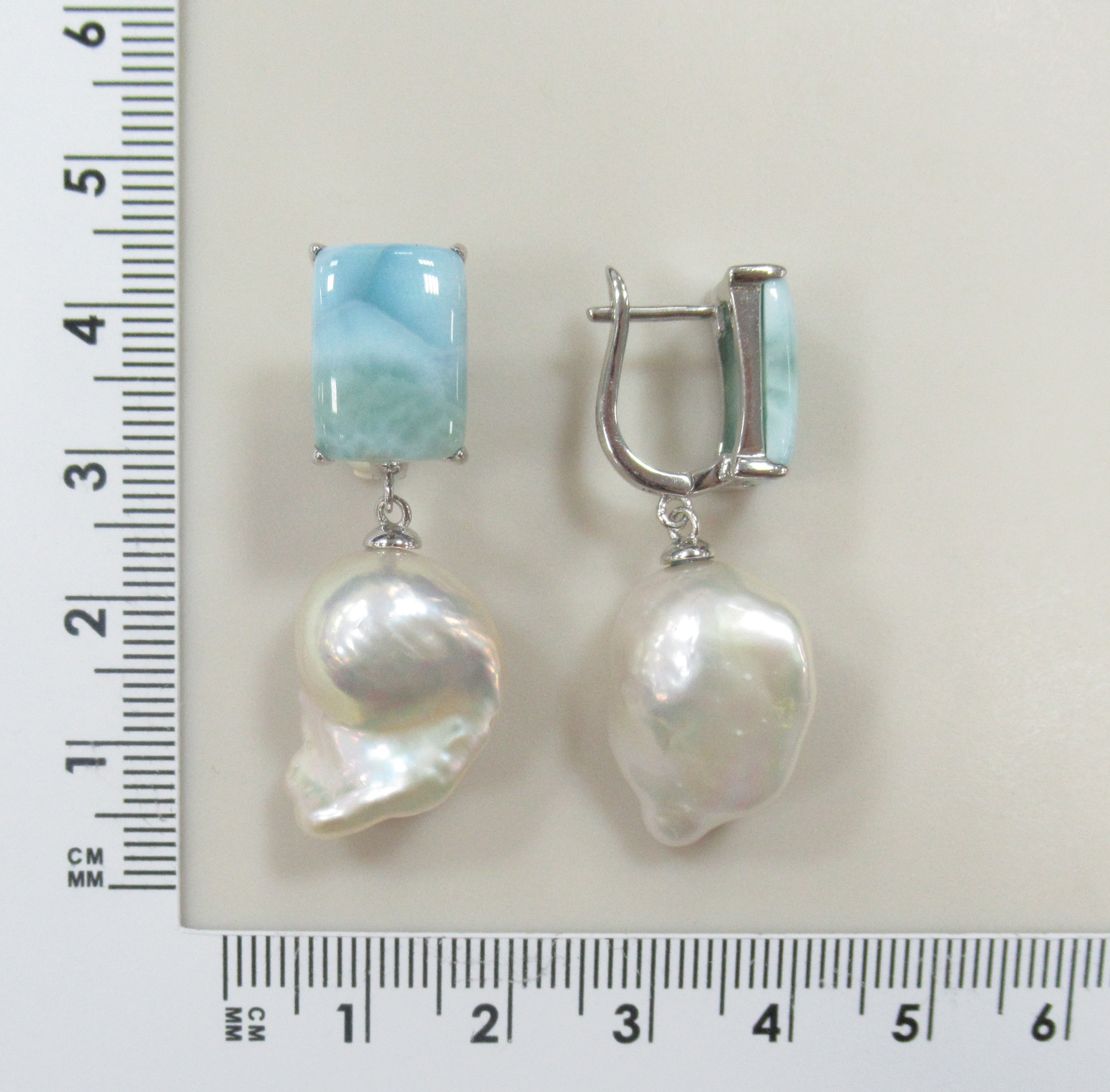 Серебряные серьги с ларимарами и жемчугом Барокко